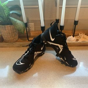 Nike Men’s Alpha Menace 3 Shark Football Cleats